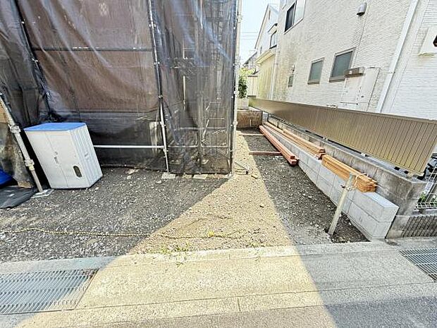 駐車場ももちろん完備しておりますのでお車所有の方にも心強いです。