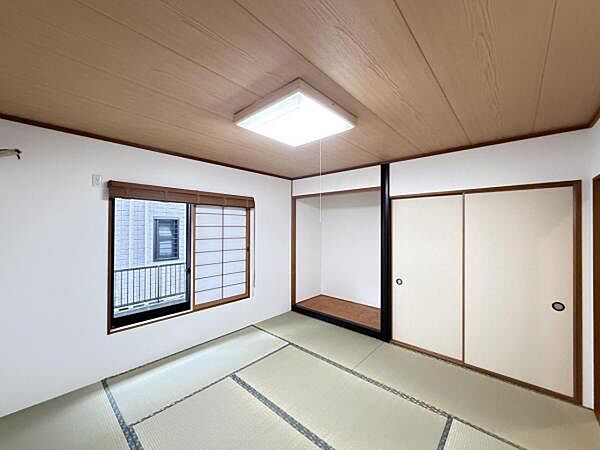 和室スペースです。畳のお部屋は寛げる空間ですね。