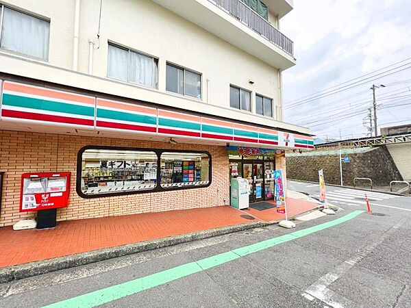 セブン-イレブン 横浜富岡西1丁目店まで約1970m（徒歩25分）
