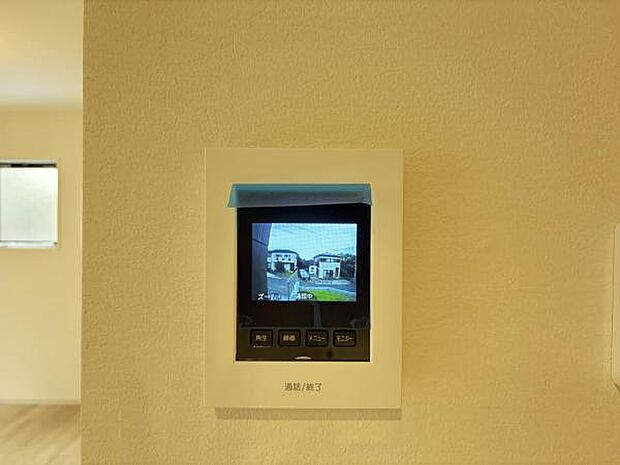 訪問者を確認できるTVモニター付きインターフォンです。