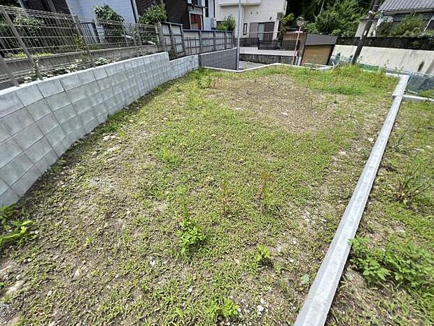 JR横須賀線『田浦駅』徒歩15分の立地です。