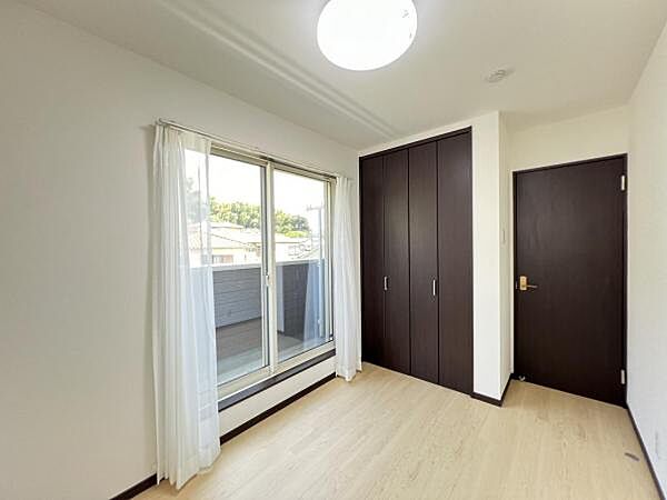 収納付きの洋室は、お部屋を広く使えますね。