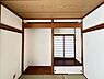 室内：和室には床の間もございます。