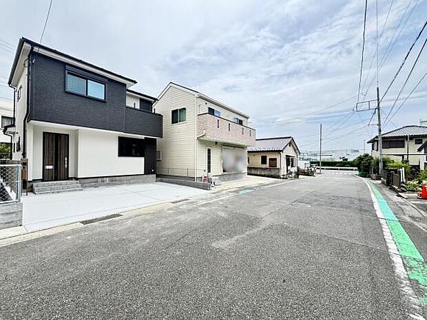 前面道路を含めた現地写真です。