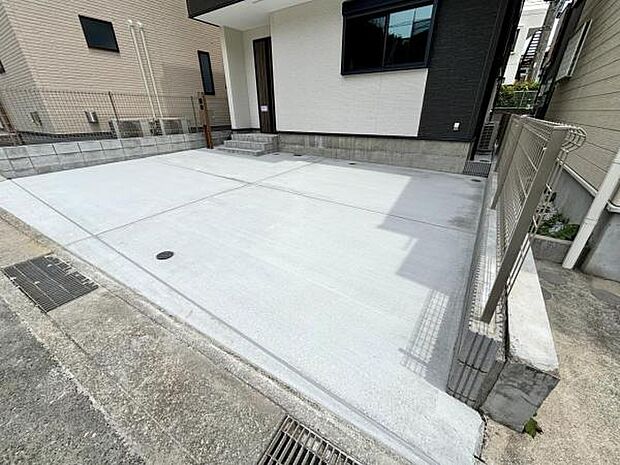 駐車場ももちろん完備しておりますのでお車所有の方にも心強いです。