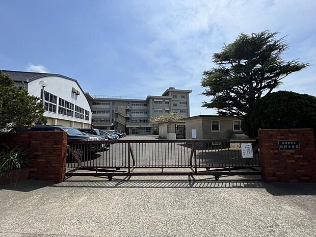 横須賀市立荻野小学校まで約1000m（徒歩13分）