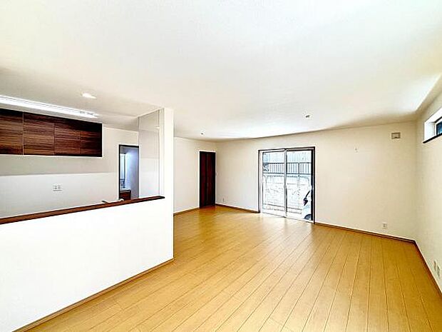 リビングダイニングになります。ご家族そろっての素敵な空間になりそうですね。