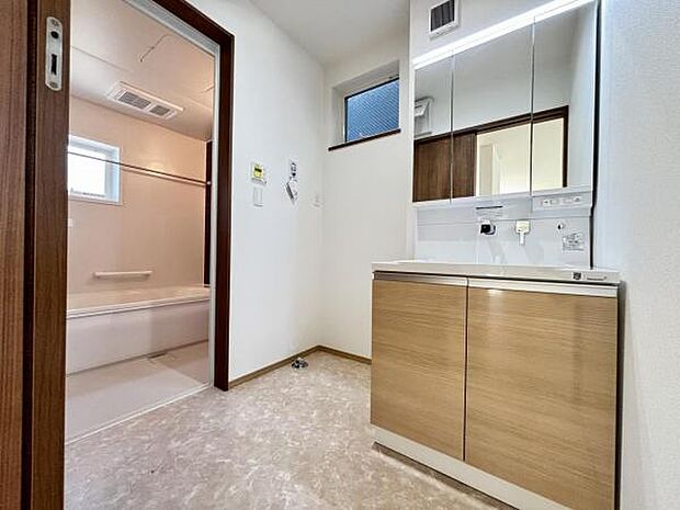 脱衣所は小さなお子様がいるご家庭にも重宝されます。