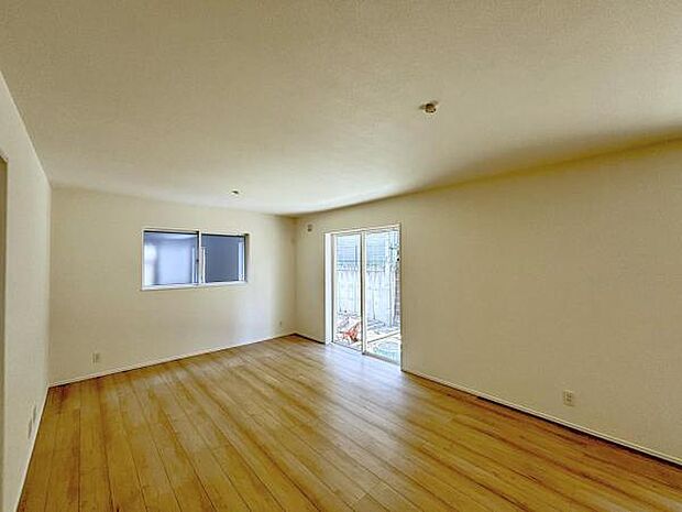 家族団らんの場所としてゆったりと居心地の良いリビングです。