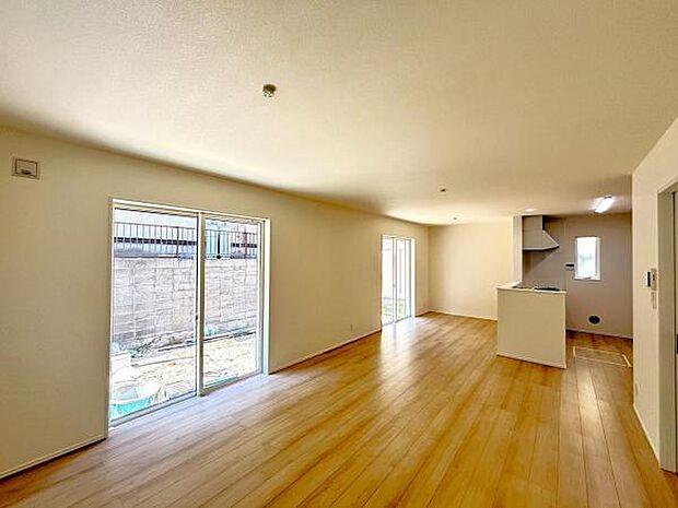 リビングダイニングになります。ご家族そろっての素敵な空間になりそうですね。