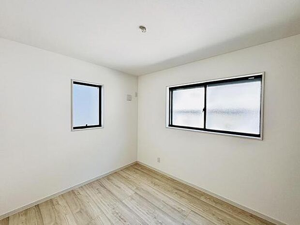 5.2帖の洋室はゲストルームとしてもお使い頂けますね。