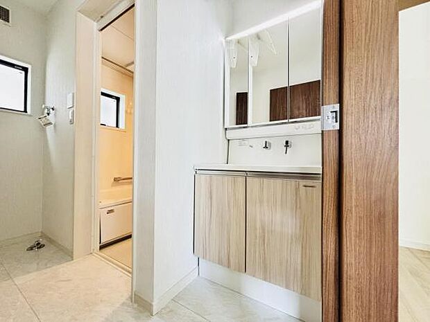 脱衣所は小さなお子様がいるご家庭にも重宝されます。