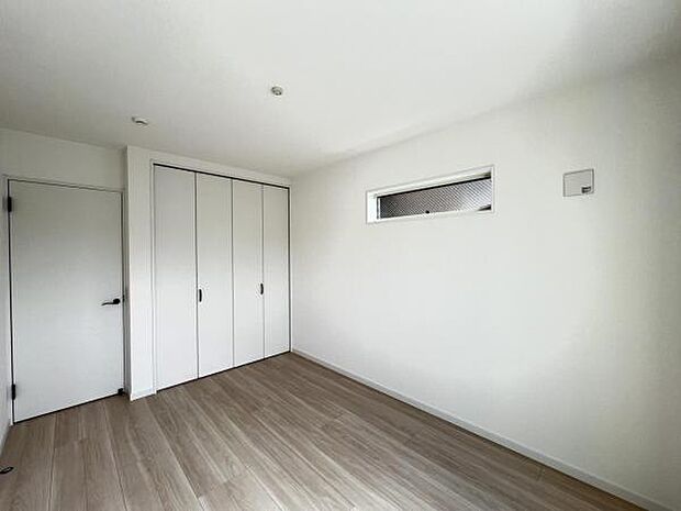 いつでもお部屋をスッキリお使い頂ける収納スペースを設置。