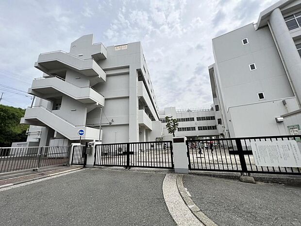 横浜市立小田小学校まで約450m(徒歩6分)