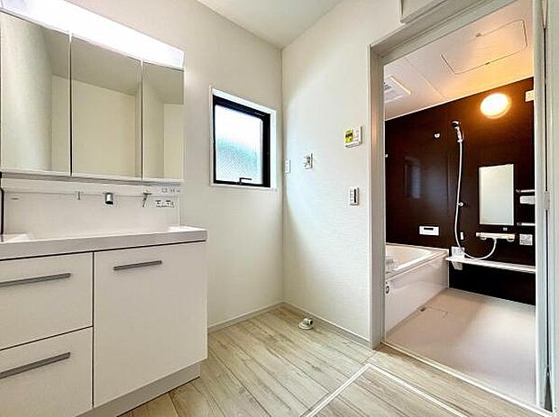 脱衣所は小さなお子様がいるご家庭にも重宝されます。