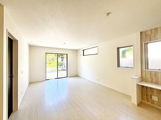 リビングダイニングになります。ご家族そろっての素敵な空間になりそうですね。