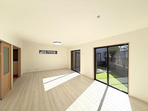 家族団らんの場所としてゆったりと居心地の良いリビングです。