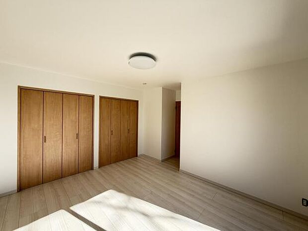 いつでもお部屋をスッキリお使い頂ける収納スペースを設置。