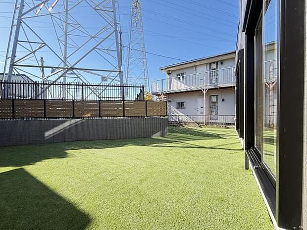 お庭スペースは、ガーデニングやお子様との外遊びなど多彩な用途でお楽しみいただけます。