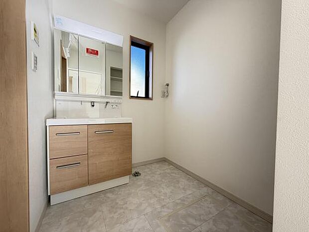 脱衣所は小さなお子様がいるご家庭にも重宝されます。