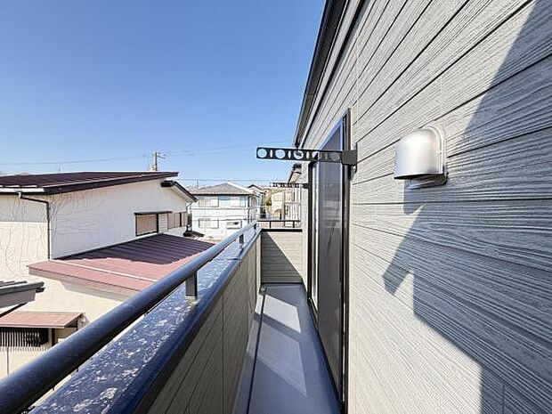 お洗濯ものを気持ち良く太陽の光で干せるのが嬉しいですね。