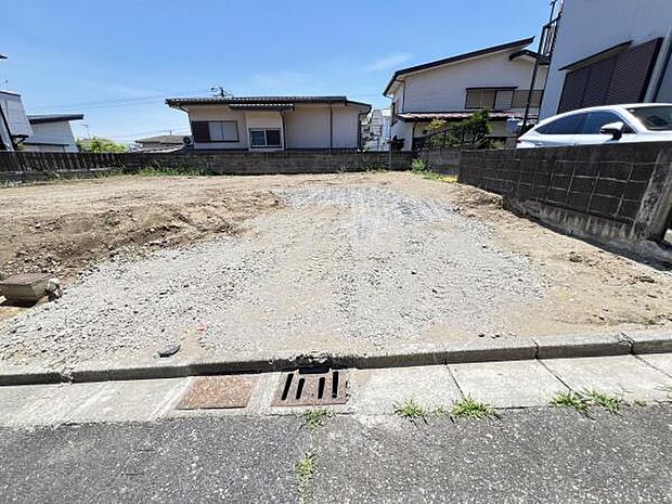 駐車場ももちろん完備しておりますのでお車所有の方にも心強いです。