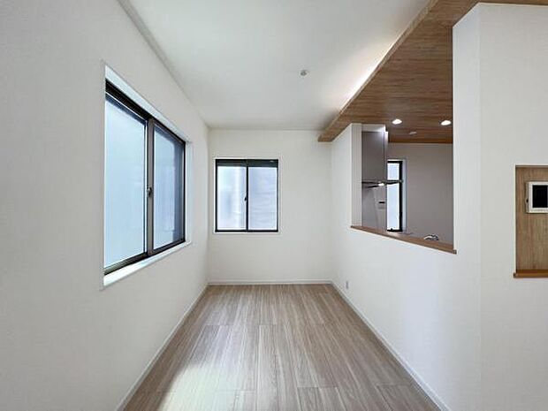 ご家族の温かい時間を演出するダイニングスペースです。