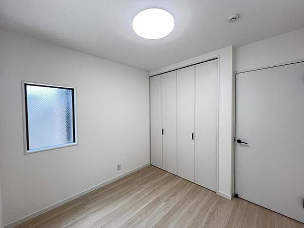 いつでもお部屋をスッキリお使い頂ける収納スペースを設置。