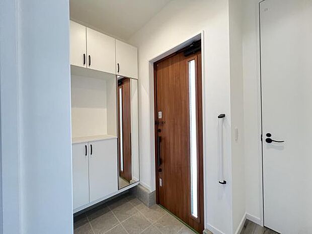 いつも気持ちよくご家族を迎えられる玄関です。