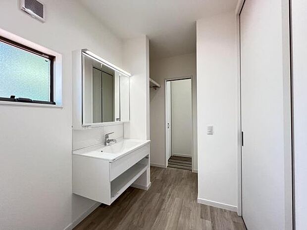 脱衣所は小さなお子様がいるご家庭にも重宝されます。