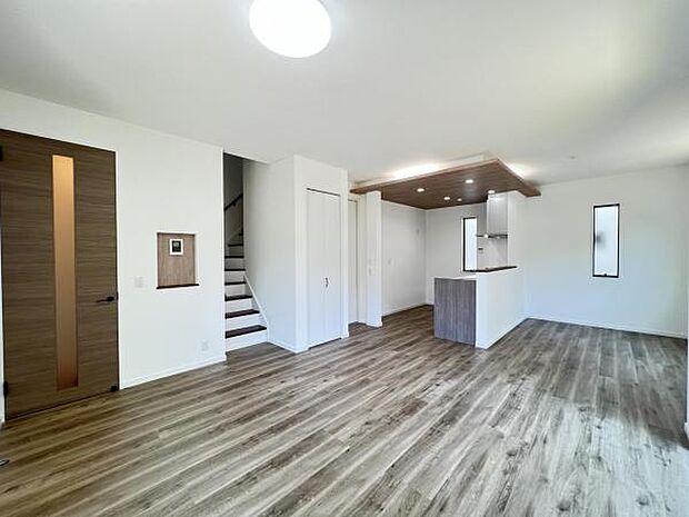 リビングダイニングになります。ご家族そろっての素敵な空間になりそうですね。