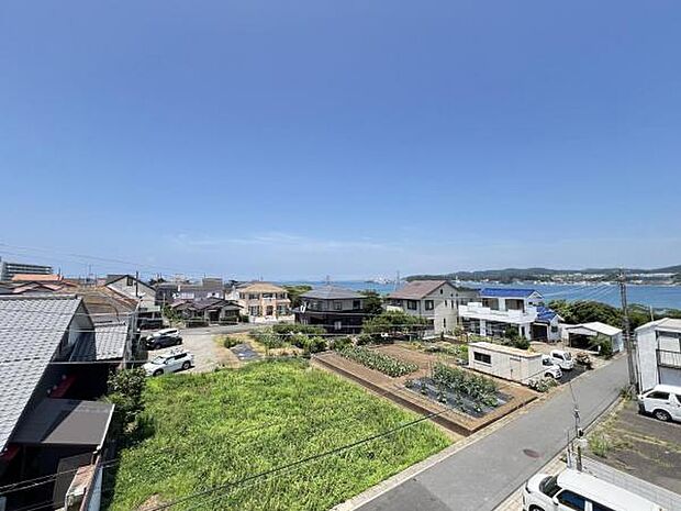 晴れた日はスカイバルコニーから富士山や江の島が望めます。