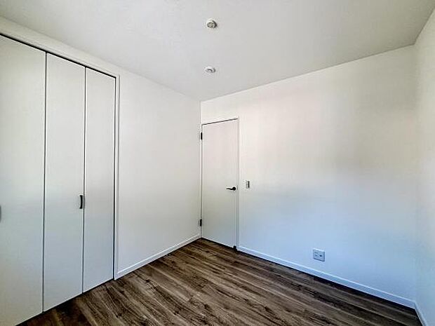 いつでもお部屋をスッキリお使い頂ける収納スペースを設置。