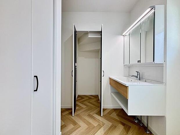 脱衣所は小さなお子様がいるご家庭にも重宝されます。