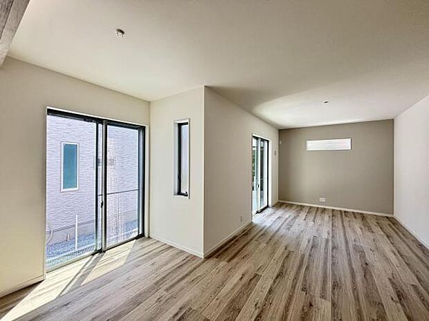 家族団らんの場所としてゆったりと居心地の良いリビングです。