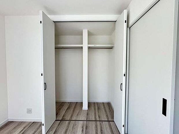 いつでもお部屋をスッキリお使い頂ける収納スペースを設置。