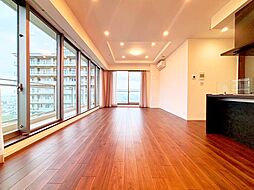 角の部屋「ザ・リバープレイスイーストタワー」下丸子 3LDKのリビング/ダイニング