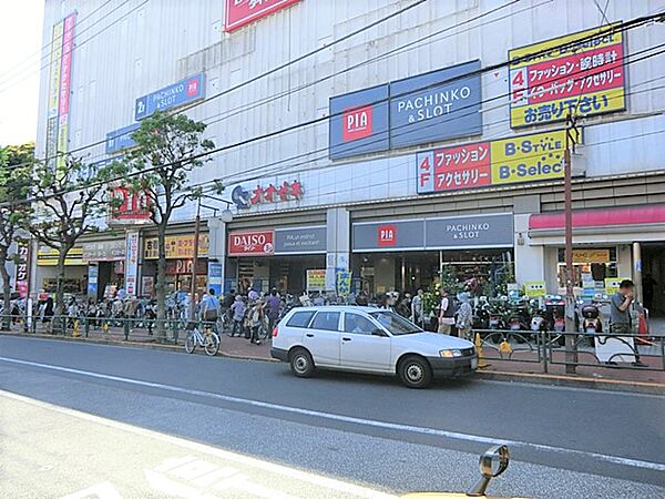 野菜の種類も多く、魚や肉も充実しています。総菜コーナーも陳列が工夫されており買い物しやすいです。