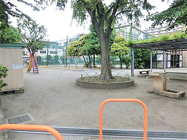 お子様とのお散歩やペットとのふれあいなど、日常の中で閑静な自然のゆとりを感じていただくことができます。