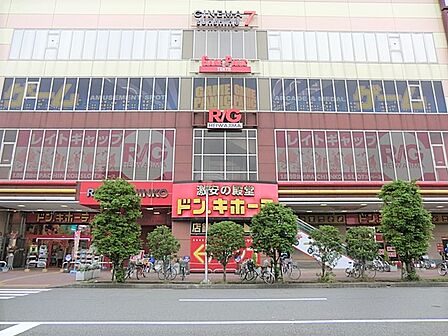 ◇多彩なニーズに応えるスーパーなどの買い物施設が充実。