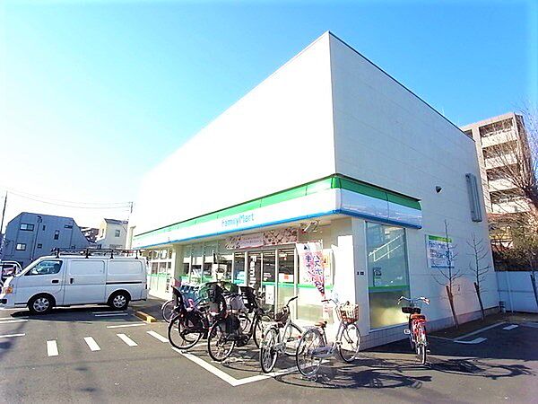 ちょっとしたお買い物がしたいって時に、近くにコンビニがあると便利ですよね。