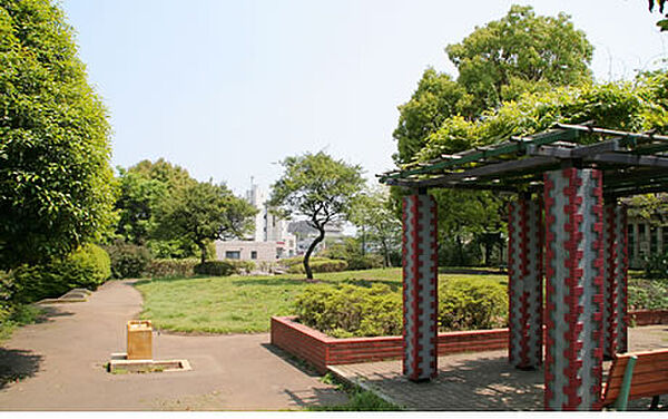 お子様とのお散歩やペットとのふれあいなど、日常の中で閑静な自然のゆとりを感じていただくことができます。