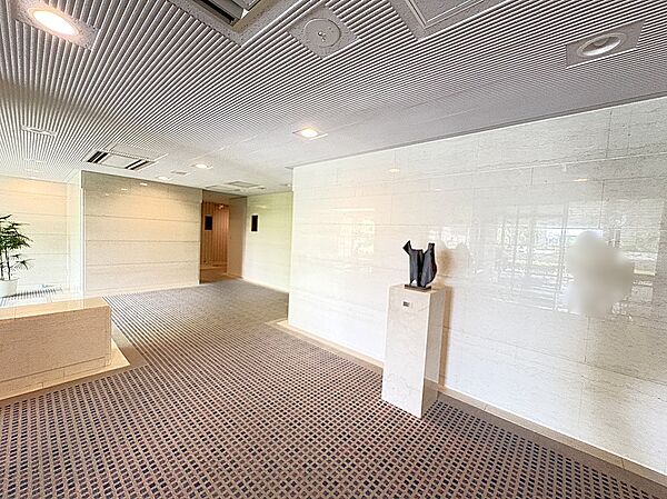 ◇◆エントランス◆◇マンションの顔とも言えるエントランスは、住む人のステータスを高めてくれる上質なデザイン♪