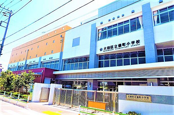 通学路は穏やかな住宅街の中の道なので、お子さんの通学も安心。