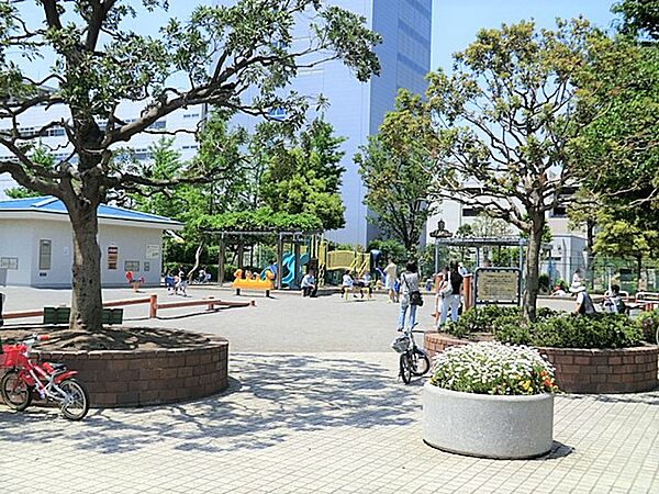 お子様とのお散歩やペットとのふれあいなど、日常の中で閑静な自然のゆとりを感じていただくことができます。