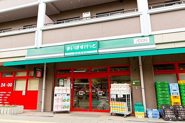 野菜の種類も多く、魚や肉も充実しています。総菜コーナーも陳列が工夫されており買い物しやすいです。