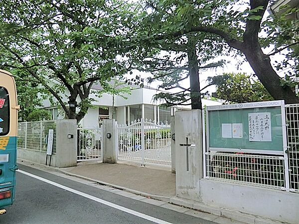 閑静で穏やかな住環境は、子育て世帯も安心の立地です。