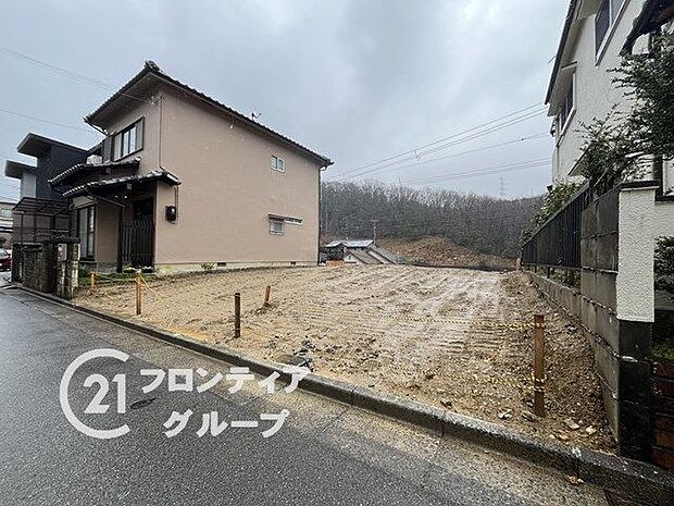 現地写真更新！無料送迎・無料ファイナンシャルプランニング実施中！駅までの道のりや小・中学校、商業施設といった日常の生活に関わる周辺施設も併せてご紹介いたします