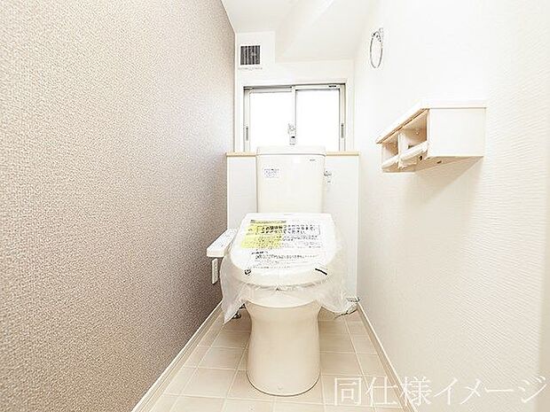 ＼同仕様写真／トイレは1階と2階の2カ所に設置！階段を上り下りせずに使用できるので、高齢の方にも安心です！