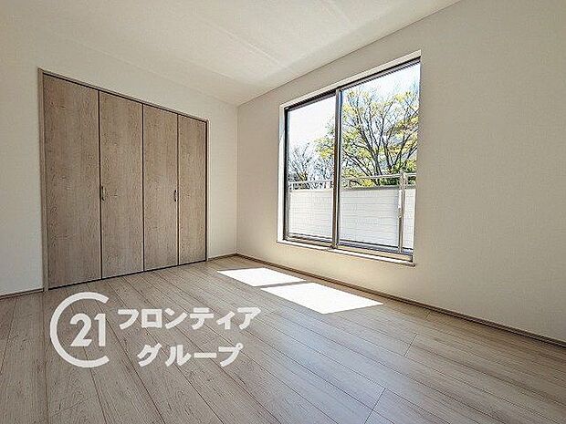 陽当たりの良いお部屋なので寝室にピッタリです。